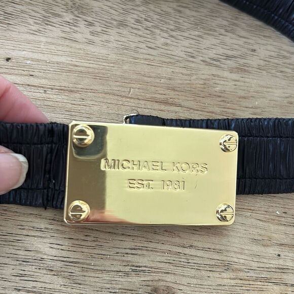 Michael Kors classic logo black and gold belt size small/medium - Picture 2 of 4